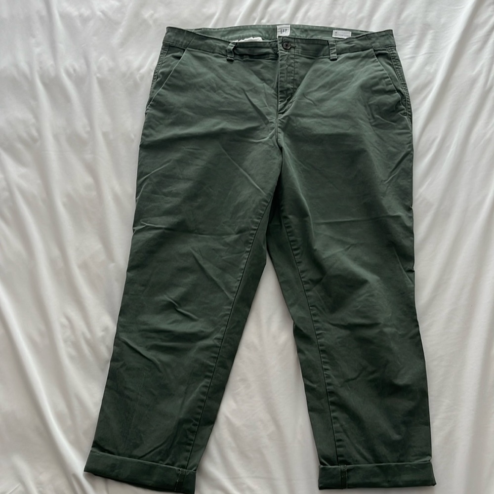 Gap cropped girl from khaki pants (green color)